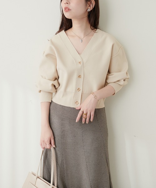 natural couture(ナチュラルクチュール)の「プチプラハトメバー釦カーディガン(カーディガン/ボレロ・レディース・ブラック/グレイッシュベージュ/パープル/モカ/アイボリー/ブルー・FREE)」の8枚目の写真