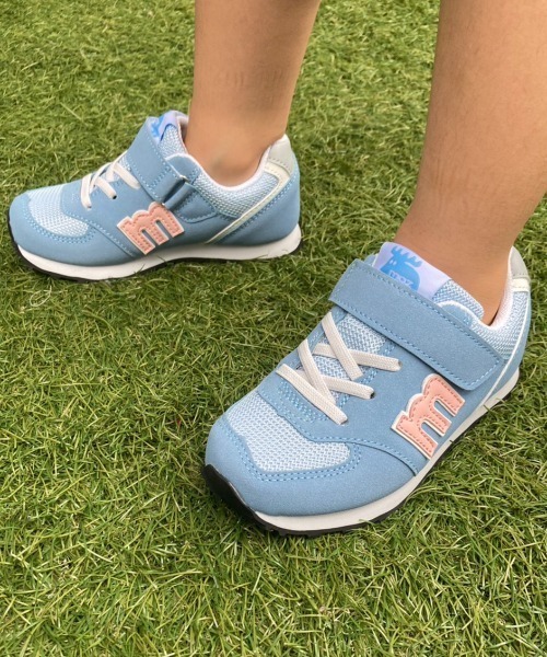 moz（モズ）の「【MOZ】ベルト付きキッズスニーカー（スニーカー・キッズ・ブラック/ブルー/グレー/ピンク・22.0cm/21.0cm/19.0cm/18.0cm/20.0cm）」の3枚目の写真