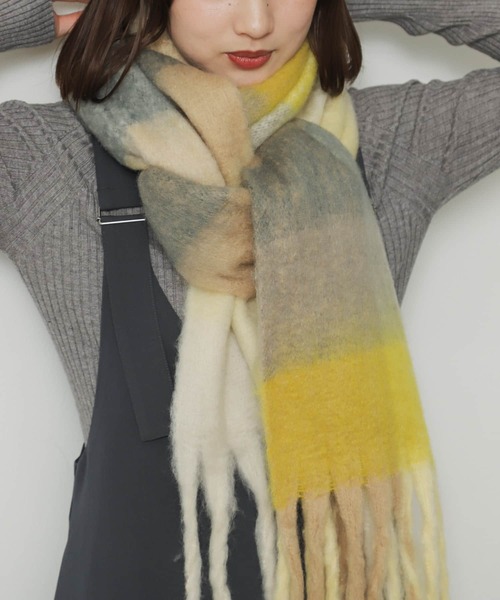 SENSE OF PLACE by URBAN RESEARCH（センスオブプレイスバイアーバンリサーチ）の「『ユニセックス』ボリュームチェックストール（マフラー・レディース・ブルー/グリーン/その他1/イエロー・ONE）」の11枚目の写真