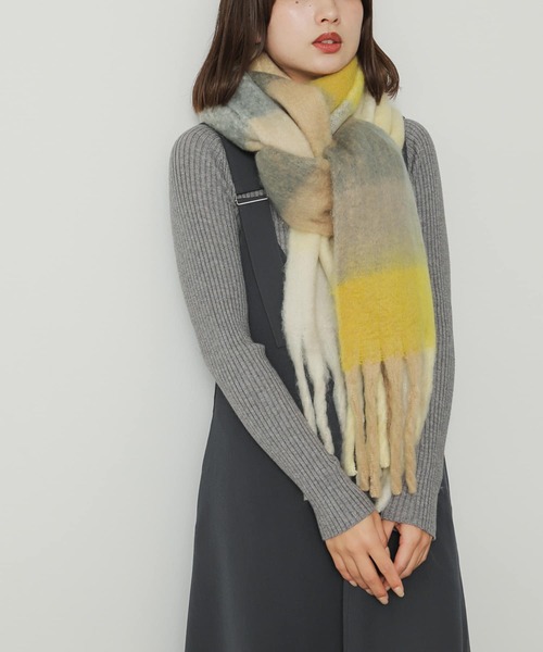 SENSE OF PLACE by URBAN RESEARCH（センスオブプレイスバイアーバンリサーチ）の「『ユニセックス』ボリュームチェックストール（マフラー・レディース・ブルー/グリーン/その他1/イエロー・ONE）」の14枚目の写真
