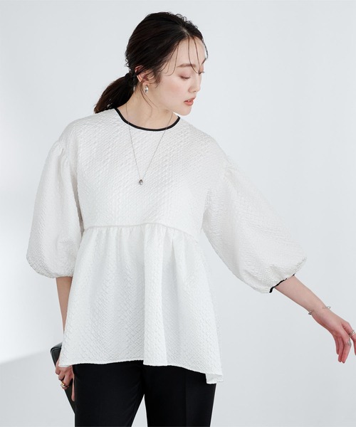 UR'S（ユアーズ）の「ふくれジャガードパイピングトップス（Tシャツ/カットソー・レディース・ブルー系その他/ホワイト/ブラック・S/L/M）」の2枚目の写真