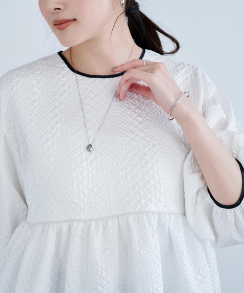UR'S（ユアーズ）の「ふくれジャガードパイピングトップス（Tシャツ/カットソー・レディース・ブルー系その他/ホワイト/ブラック・S/L/M）」の5枚目の写真