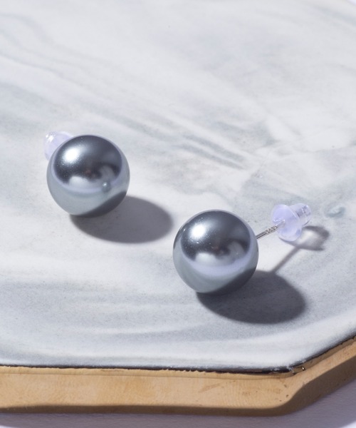 MAISON BREEZE(メゾンブリーズ)の「【MAISON BREEZE】シンプルパールピアス KNF049 ※(ピアス(両耳用)・レディース・ブラック/ホワイト・FREE)」の2枚目の写真