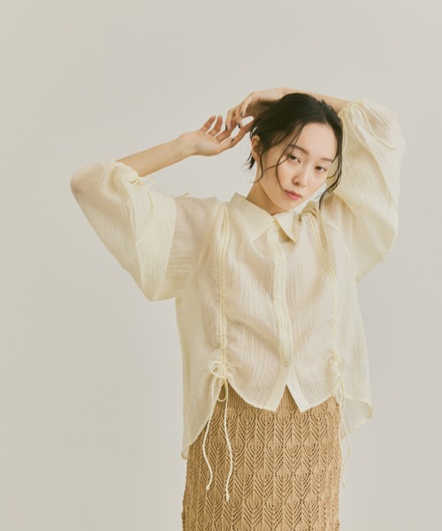 moi tytto（モイテュット）の「ドロストギャザーシアーシャツブラウス（シャツ/ブラウス・レディース・ベージュ/ナチュラル・FREE）」の4枚目の写真