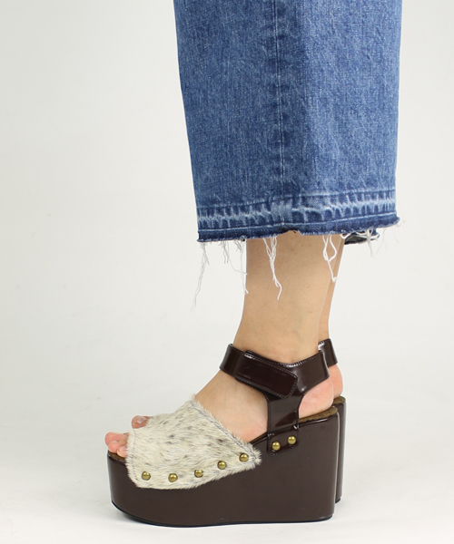 made in HEAVEN（メイドインヘブン）の「HEAVY DUTY PONYS ハラコプラットフォームサンダル（サンダル・レディース・ホワイト/ブラック/ベージュ/その他・22.5/24.5/23.5）」の6枚目の写真