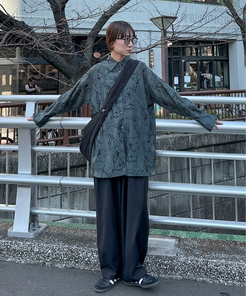 feepur(フェピュール)の「ニュアンスフラワーシアーシャツ(シャツ/ブラウス・レディース・ブラック/オフホワイト/グリーン・MEDIUM)」の7枚目の写真