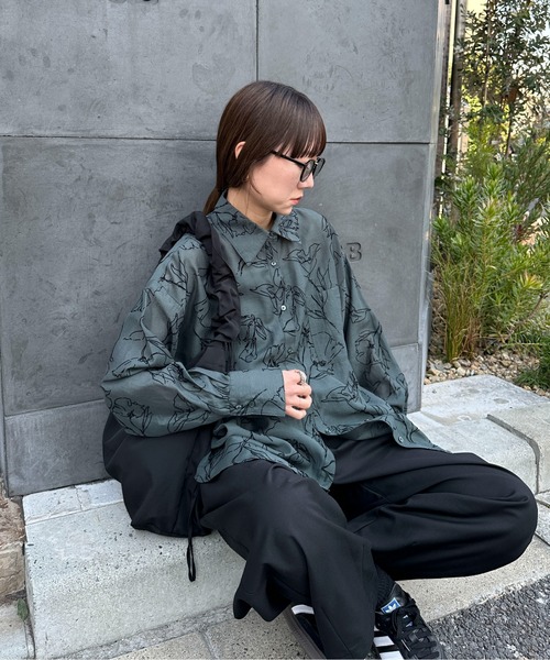 feepur(フェピュール)の「ニュアンスフラワーシアーシャツ(シャツ/ブラウス・レディース・ブラック/オフホワイト/グリーン・MEDIUM)」の10枚目の写真