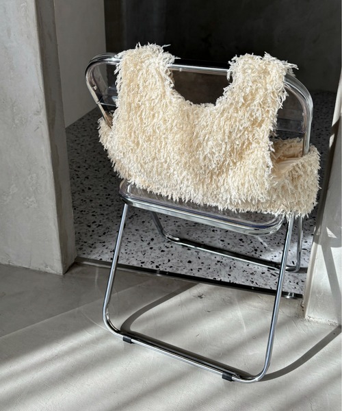 feepur（フェピュール）の「フリンジフェザーUネックベスト（ベスト・レディース・オフホワイト/ブラック・MEDIUM）」の22枚目の写真