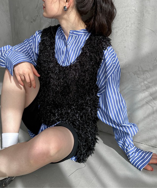 feepur（フェピュール）の「フリンジフェザーUネックベスト（ベスト・レディース・オフホワイト/ブラック・MEDIUM）」の9枚目の写真