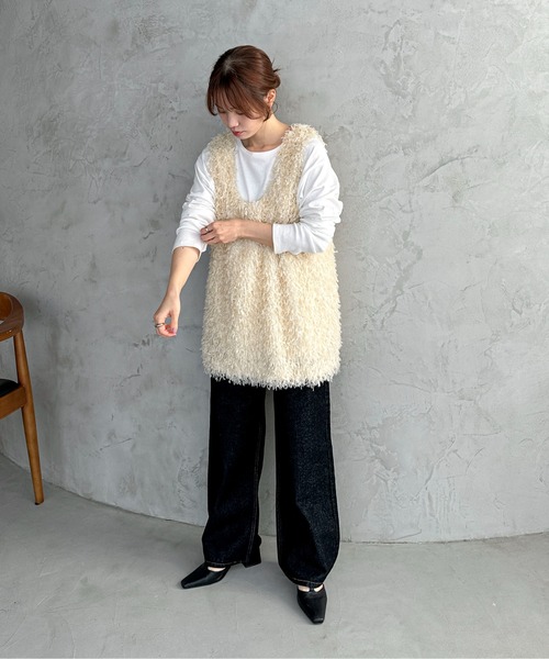 feepur（フェピュール）の「フリンジフェザーUネックベスト（ベスト・レディース・オフホワイト/ブラック・MEDIUM）」の12枚目の写真