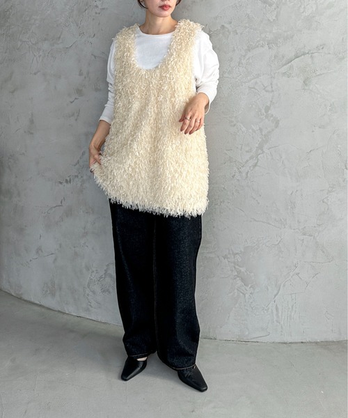 feepur（フェピュール）の「フリンジフェザーUネックベスト（ベスト・レディース・オフホワイト/ブラック・MEDIUM）」の15枚目の写真