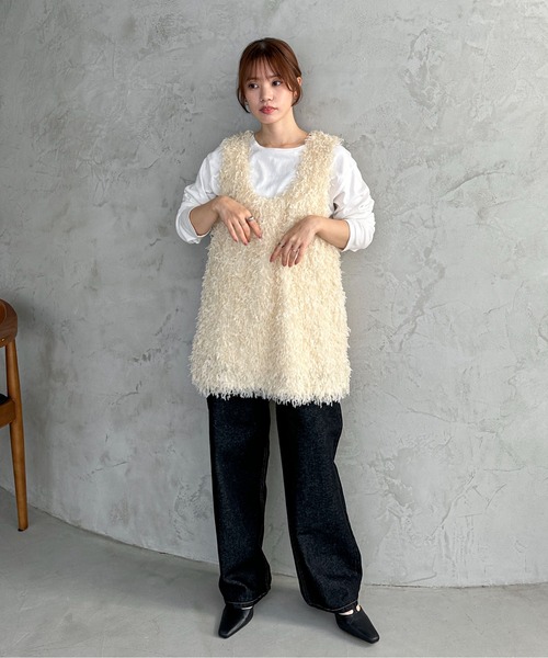 feepur（フェピュール）の「フリンジフェザーUネックベスト（ベスト・レディース・オフホワイト/ブラック・MEDIUM）」の17枚目の写真