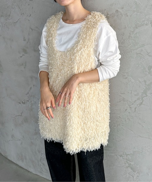 feepur（フェピュール）の「フリンジフェザーUネックベスト（ベスト・レディース・オフホワイト/ブラック・MEDIUM）」の13枚目の写真