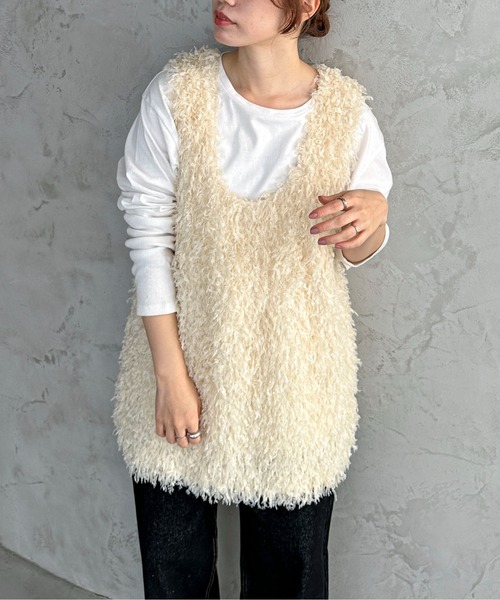 feepur（フェピュール）の「フリンジフェザーUネックベスト（ベスト・レディース・オフホワイト/ブラック・MEDIUM）」の18枚目の写真