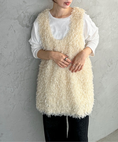 feepur（フェピュール）の「フリンジフェザーUネックベスト（ベスト・レディース・オフホワイト/ブラック・MEDIUM）」の20枚目の写真