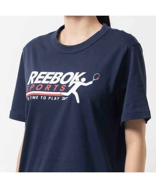 Reebok(リーボック)の「グラフィック Tシャツ / COURT SPORT GRAPHIC TEE(Tシャツ/カットソー・メンズ・グレー/オフホワイト/ネイビー・LARGE/MEDIUM/SMALL/XX-LARGE/X-LARGE)」の8枚目の写真