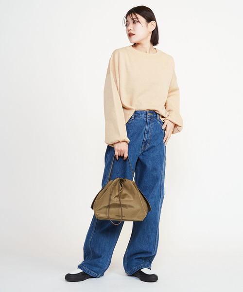 CONVERSE TOKYO（コンバーストウキョウ）の「ONEHANDLE GATHERD DRAWSTRING BAG（ショルダーバッグ・レディース・ブルー/ベージュ/ブラック・FREE）」の4枚目の写真