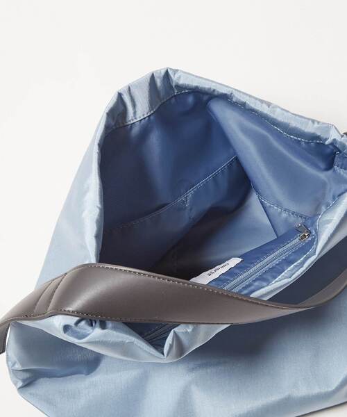 CONVERSE TOKYO（コンバーストウキョウ）の「ONEHANDLE GATHERD DRAWSTRING BAG（ショルダーバッグ・レディース・ブルー/ベージュ/ブラック・FREE）」の7枚目の写真