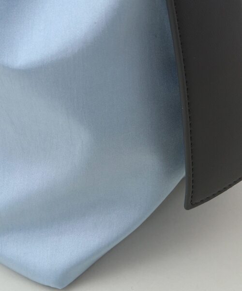 CONVERSE TOKYO（コンバーストウキョウ）の「ONEHANDLE GATHERD DRAWSTRING BAG（ショルダーバッグ・レディース・ブルー/ベージュ/ブラック・FREE）」の12枚目の写真