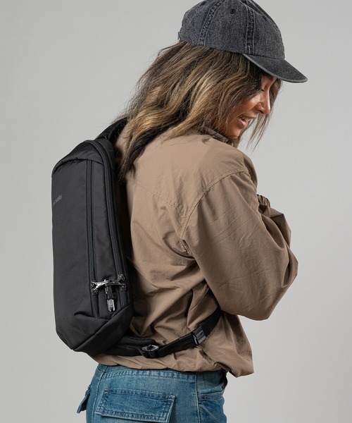pacsafe(パックセーフ)の「pacsafe/パックセーフ V Tech Sling/V テックスリング(ショルダーバッグ・メンズ・グレー/ブラック・FREE)」の5枚目の写真