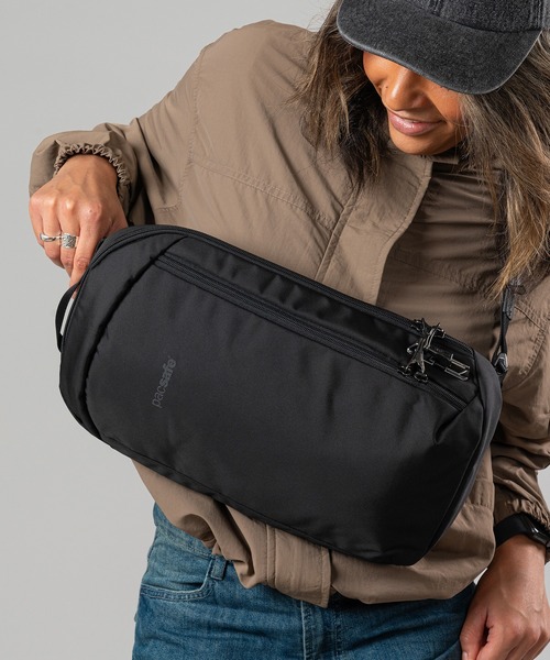 pacsafe(パックセーフ)の「pacsafe/パックセーフ V Tech Sling/V テックスリング(ショルダーバッグ・メンズ・グレー/ブラック・FREE)」の6枚目の写真