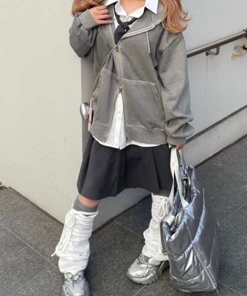 Never mind the XU / Chikashitsu+（ネバーマインド ザ エックスユー / チカシツプラス）の「【nmtc+】ribbon legwamer / 【エヌエムティーシープラス】リボンレッグウォーマー（レッグウォーマー・レディース・ホワイト/チャコール/ブラック・ONE SIZE）」の11枚目の写真