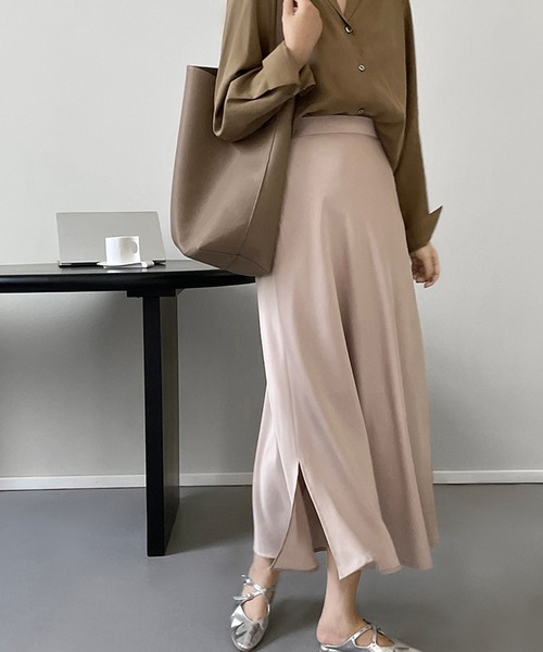 aimoha(アイモハ)の「フェミニンサテンロング丈スカート(スカート・レディース・ブラック/ベージュ/パープル・MEDIUM/LARGE)」の13枚目の写真