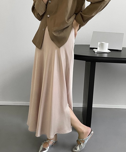 aimoha(アイモハ)の「フェミニンサテンロング丈スカート(スカート・レディース・ブラック/ベージュ/パープル・MEDIUM/LARGE)」の15枚目の写真