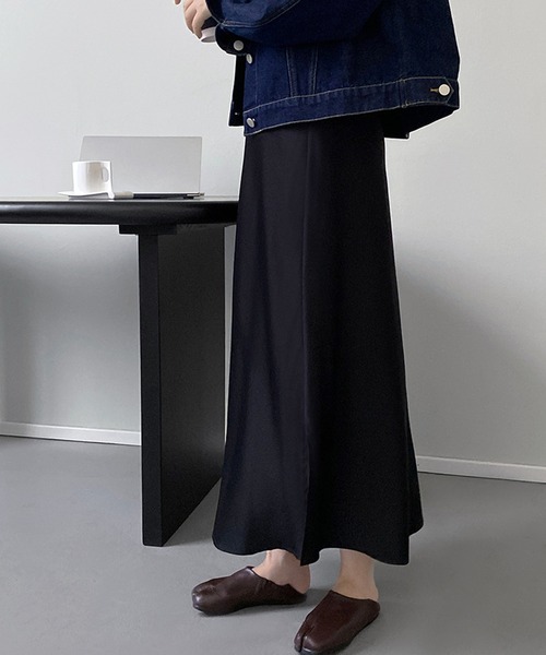 aimoha(アイモハ)の「フェミニンサテンロング丈スカート(スカート・レディース・ブラック/ベージュ/パープル・MEDIUM/LARGE)」の11枚目の写真