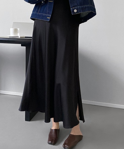 aimoha(アイモハ)の「フェミニンサテンロング丈スカート(スカート・レディース・ブラック/ベージュ/パープル・MEDIUM/LARGE)」の5枚目の写真