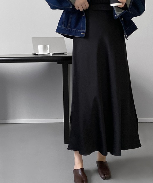 aimoha(アイモハ)の「フェミニンサテンロング丈スカート(スカート・レディース・ブラック/ベージュ/パープル・MEDIUM/LARGE)」の7枚目の写真