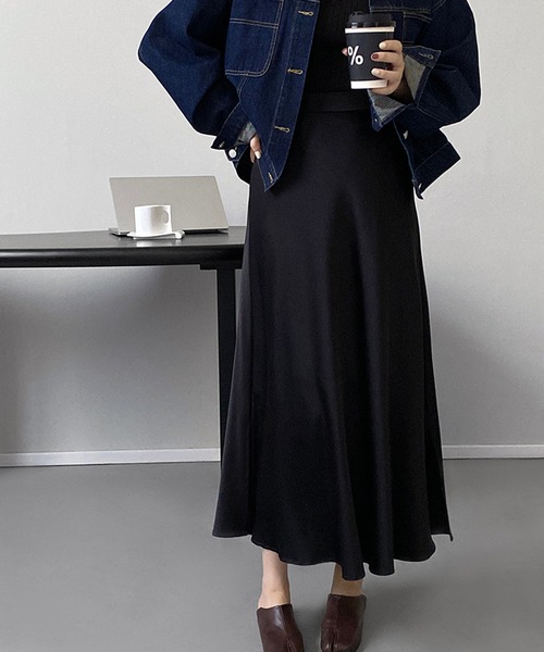 aimoha(アイモハ)の「フェミニンサテンロング丈スカート(スカート・レディース・ブラック/ベージュ/パープル・MEDIUM/LARGE)」の8枚目の写真