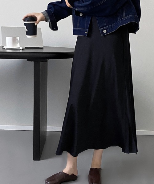 aimoha(アイモハ)の「フェミニンサテンロング丈スカート(スカート・レディース・ブラック/ベージュ/パープル・MEDIUM/LARGE)」の9枚目の写真