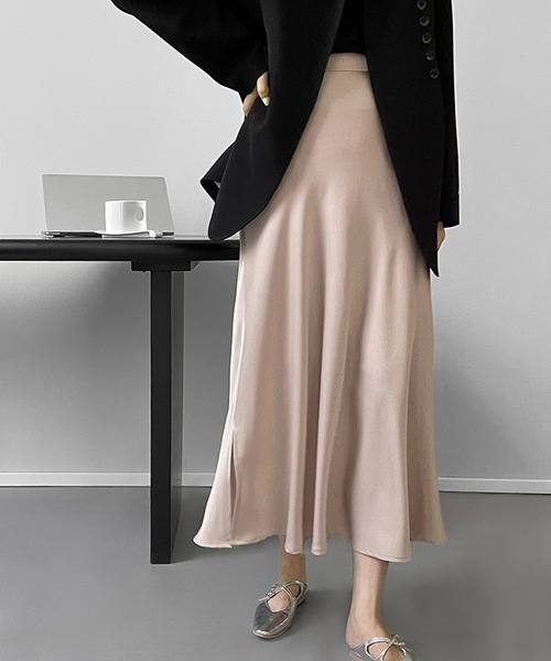 aimoha(アイモハ)の「フェミニンサテンロング丈スカート(スカート・レディース・ブラック/ベージュ/パープル・MEDIUM/LARGE)」の17枚目の写真