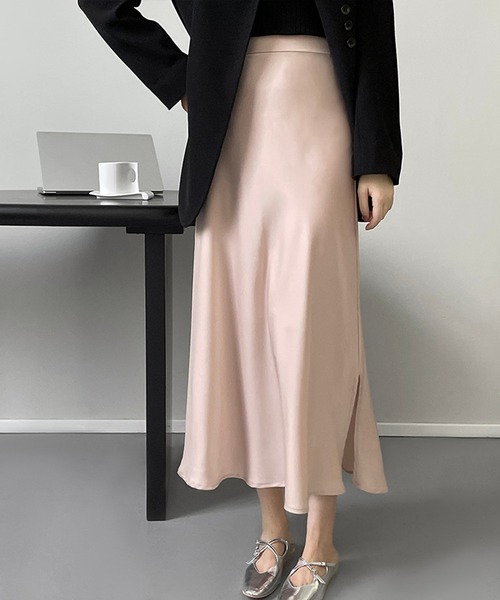 aimoha(アイモハ)の「フェミニンサテンロング丈スカート(スカート・レディース・ブラック/ベージュ/パープル・MEDIUM/LARGE)」の19枚目の写真