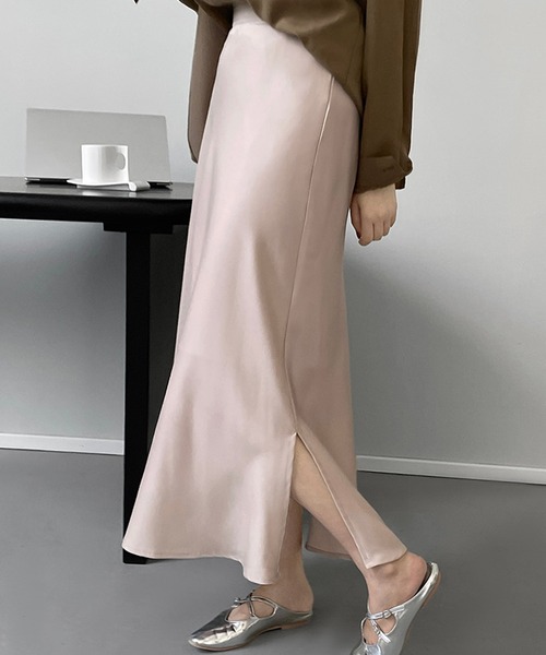 aimoha(アイモハ)の「フェミニンサテンロング丈スカート(スカート・レディース・ブラック/ベージュ/パープル・MEDIUM/LARGE)」の12枚目の写真