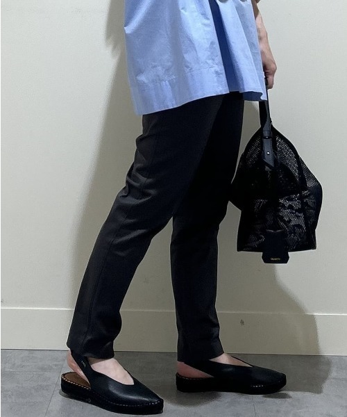 human woman(ヒューマンウーマン)の「◆サテンストレッチスリムパンツ(その他パンツ・レディース・グレー系その他/グレー・SMALL/MEDIUM/LARGE)」の2枚目の写真
