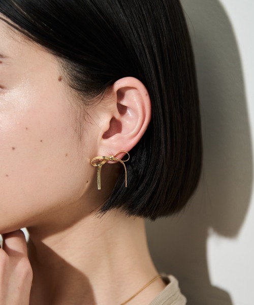 Shelly island（シェリーアイランド）の「リボンモチーフピアス（ピアス（両耳用）・レディース・ゴールド/シルバー・FREE）」の2枚目の写真