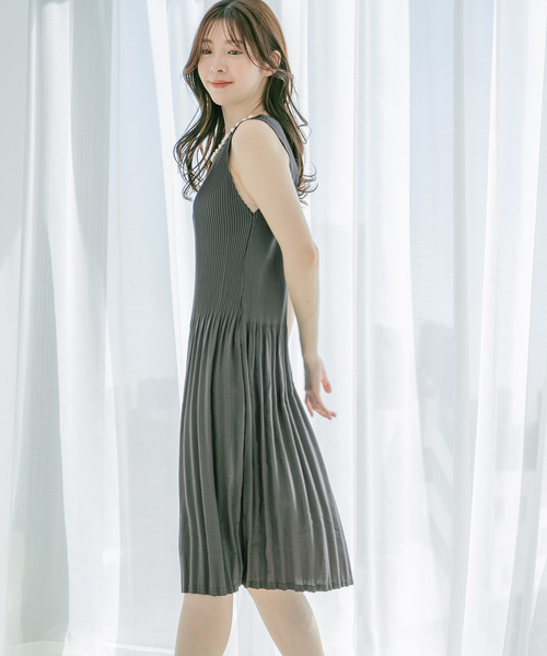 Jayro（ジャイロ）の「プリーツパール付きワンピース（ワンピース・レディース・ブラック/ブルー系その他5/ダークブラウン/ピンク・FREE）」の16枚目の写真