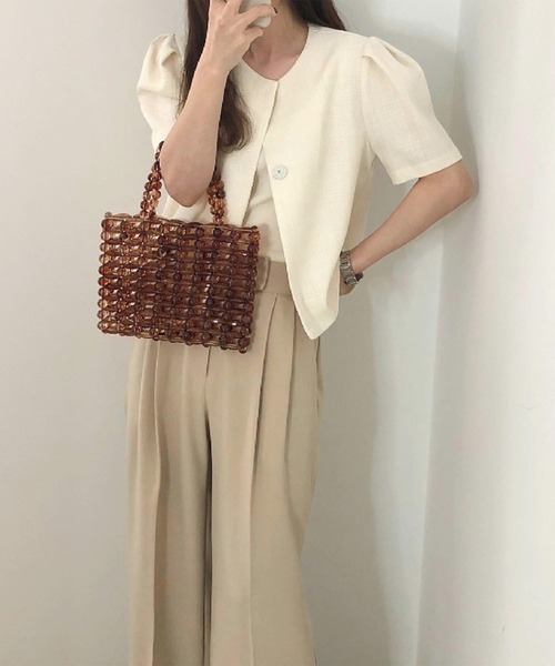 ENLIKE(エンリケ)の「ノーカラーパフスリーブ半袖ジャケット(ノーカラージャケット・レディース・ホワイト/ベージュ・FREE)」の3枚目の写真