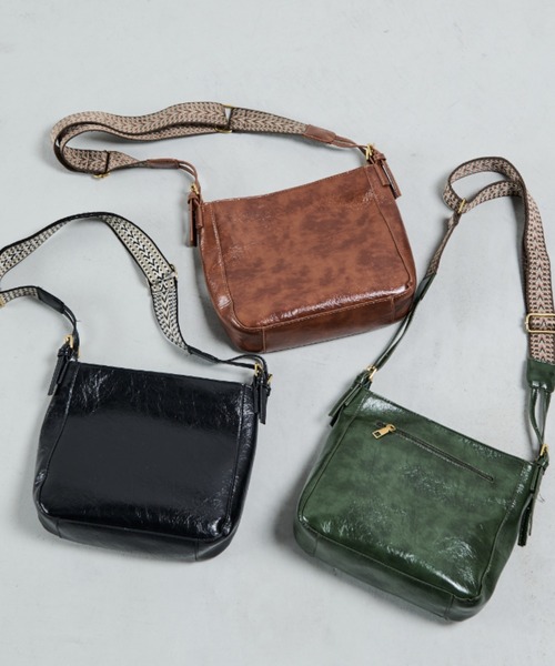 MERLOT（メルロー）の「デザインショルダースクエアバッグ（ショルダーバッグ・レディース・ブラウン/グリーン/ブラック・FREE）」の2枚目の写真