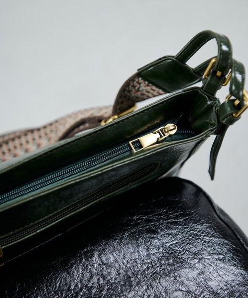 MERLOT（メルロー）の「デザインショルダースクエアバッグ（ショルダーバッグ・レディース・ブラウン/グリーン/ブラック・FREE）」の8枚目の写真