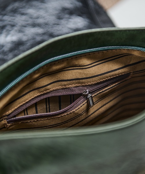 MERLOT（メルロー）の「デザインショルダースクエアバッグ（ショルダーバッグ・レディース・ブラウン/グリーン/ブラック・FREE）」の6枚目の写真