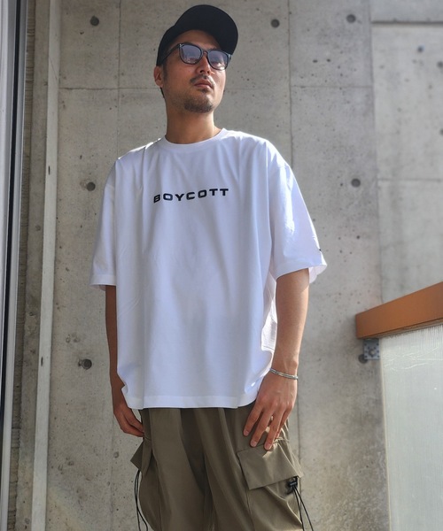 BOYCOTT（ボイコット）の「【BOYCOTT:ボイコット】ビッグサイズシルエットフロントブランドロゴプリント５分袖半袖Ｔシャツ（Tシャツ/カットソー・メンズ・ホワイト/カーキ/ブラック・MEDIUM/LARGE/X-LARGE）」の2枚目の写真