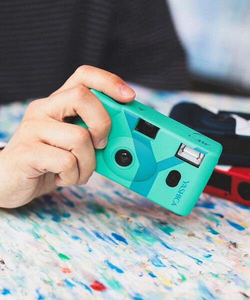 bpr BEAMS（ビーピーアール ビームス ）の「YASHICA / MF-1 Y コンパクト フィルムカメラ（カメラ/カメラグッズ・レディース・ブルー/パープル・ONE SIZE）」の3枚目の写真