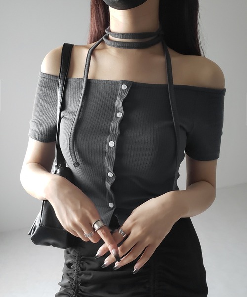 me+em select(ミームセレクト)の「※※【 2WAY 】ストラップリボンオフショルダーリブトップス / strap ribbon off shoulder rib tops(Tシャツ/カットソー・レディース・ブラック/アイボリー/チャコール・FREE)」の3枚目の写真