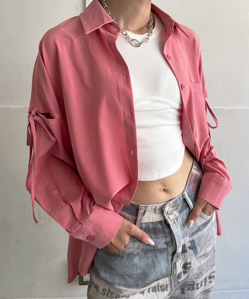 Jewelobe(ジュエローブ)の「スリーブスラッシュオーバーサイズシャツ(シャツ/ブラウス・レディース・ピンク/ホワイト/ブラック系その他・FREE)」の3枚目の写真