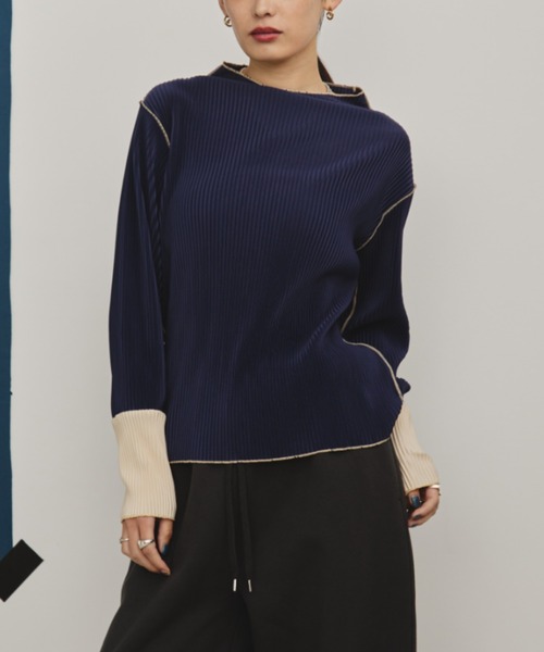 MERLOT(メルロー)の「プリーツバイカラーハイネックカットソー(Tシャツ/カットソー・レディース・ブラック/アイボリー/ネイビー・FREE)」の3枚目の写真