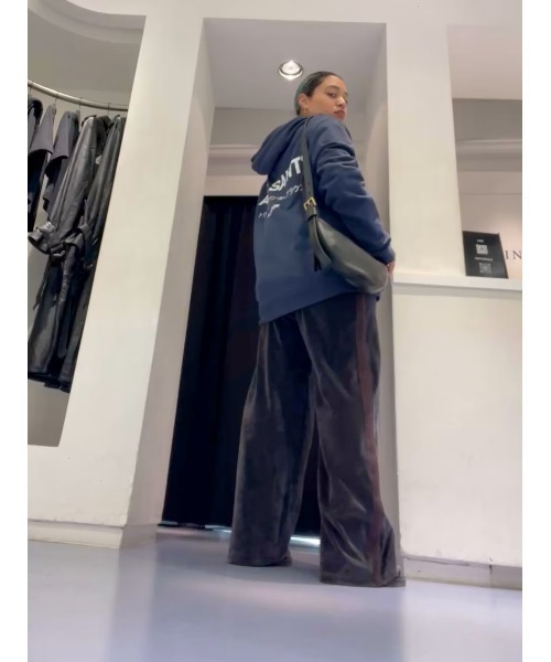 ALLSAINTS（オールセインツ）の「HALF MOON LEATHER CROSSBODY BAG | ハーフ ムーン レザー クロスボディ バッグ（ショルダーバッグ・レディース・ブラック・ONE SIZE）」の19枚目の写真