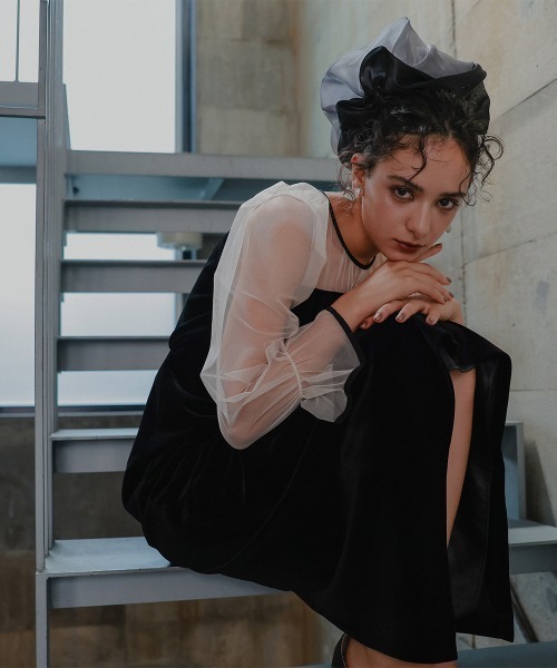 美品✨フォクシー ベロアドレス アシンメトリー異素材 サイドプリーツ 洗える 美品✨フォクシー ベロアドレス アシンメトリー異素材 サイドプリーツ